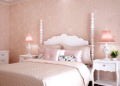 Những mẫu giấy dán tường phòng ngủ màu hồng đẹp nhất 2022